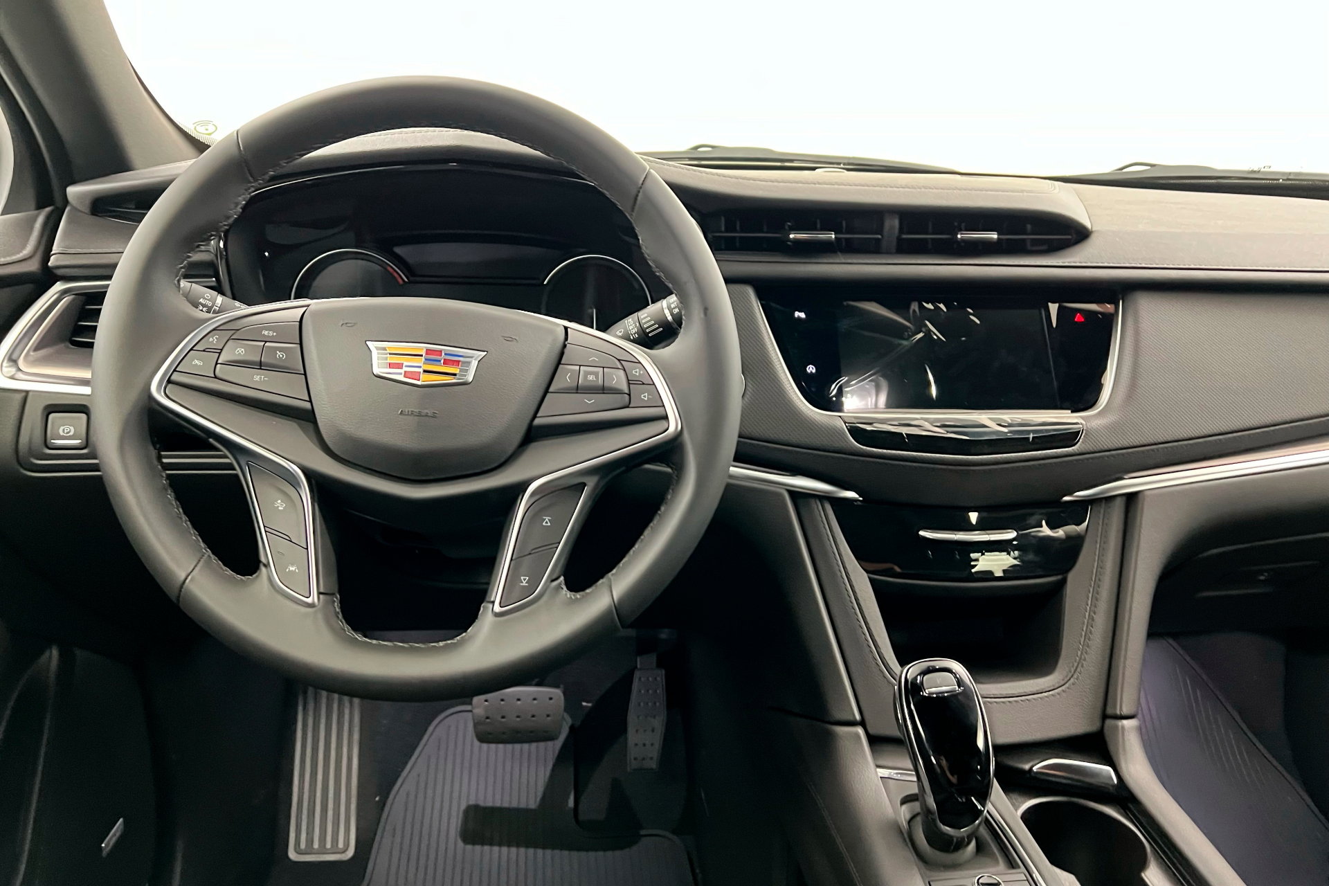 New 2025 Cadillac XT5 Luxury image 13
