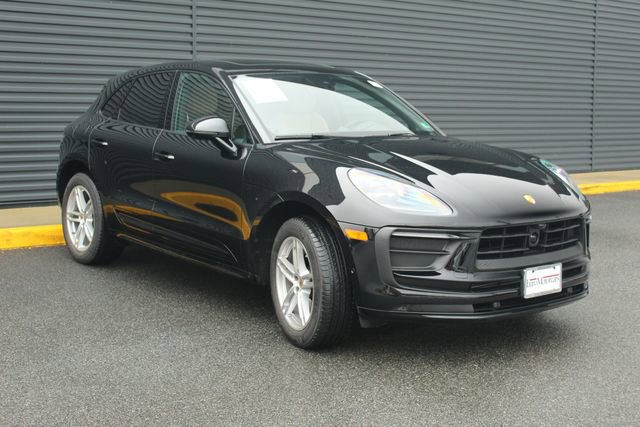 Certified 2025 Porsche Macan image 10