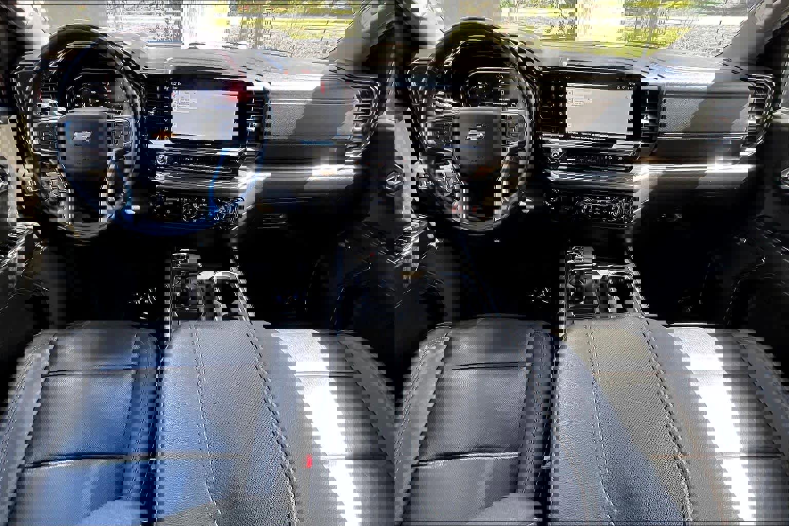 Used 2023 Chevrolet Silverado 1500 LTZ w/ LTZ Premium Package AWD/4WD image 15