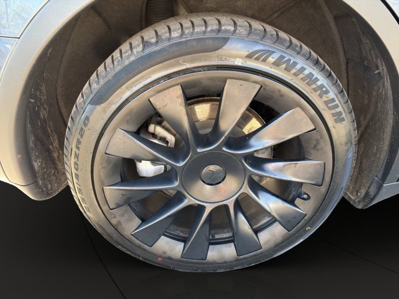 Used 2023 Tesla Model Y Long Range AWD/4WD image 23