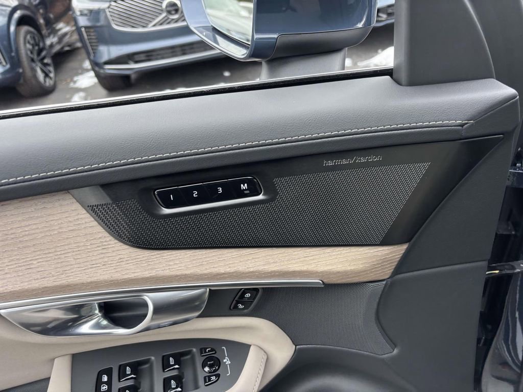 New 2026 Volvo XC90 B5 Plus image 12