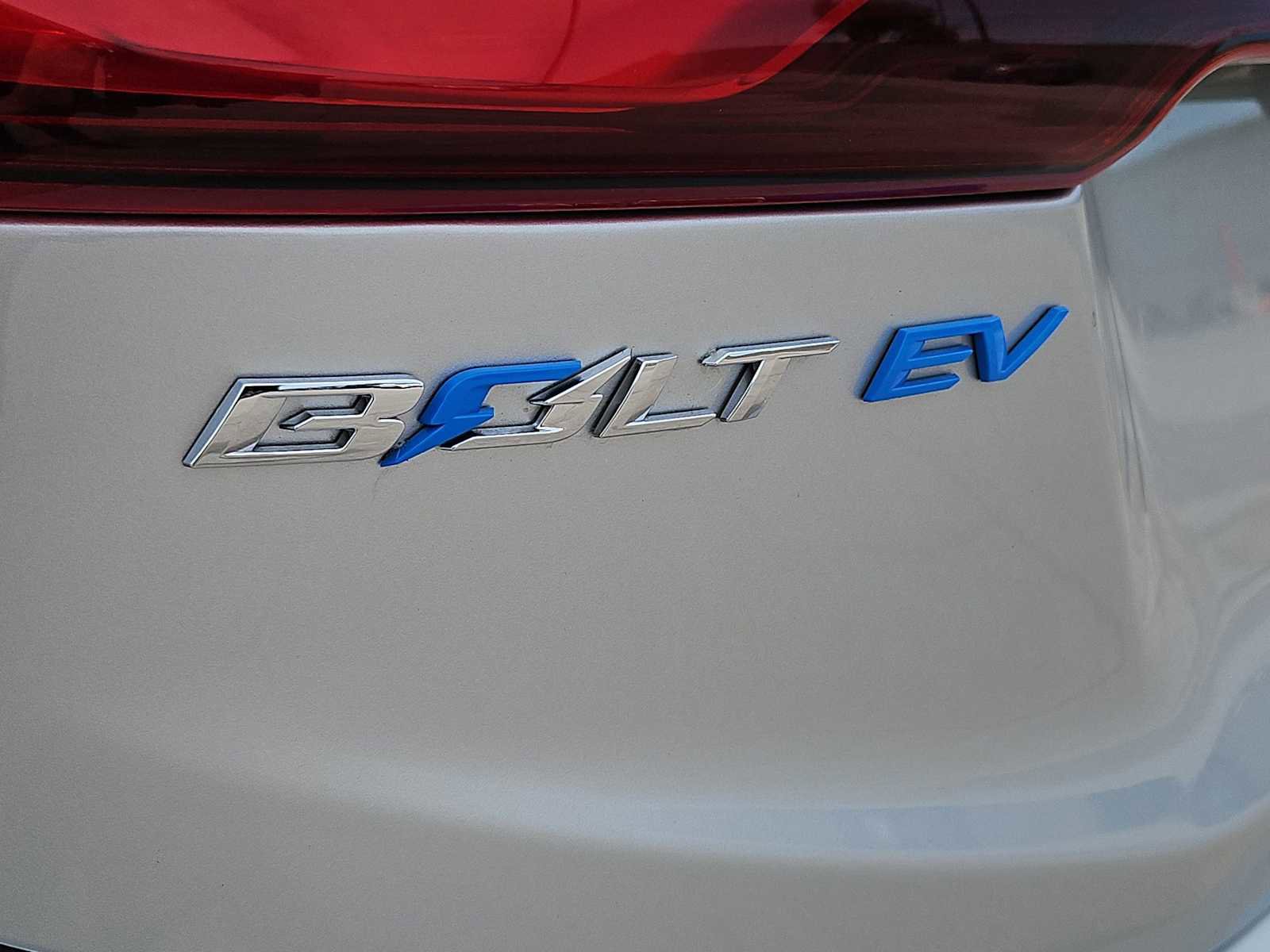 Used 2020 Chevrolet Bolt Premier w/ Infotainment Package image 12