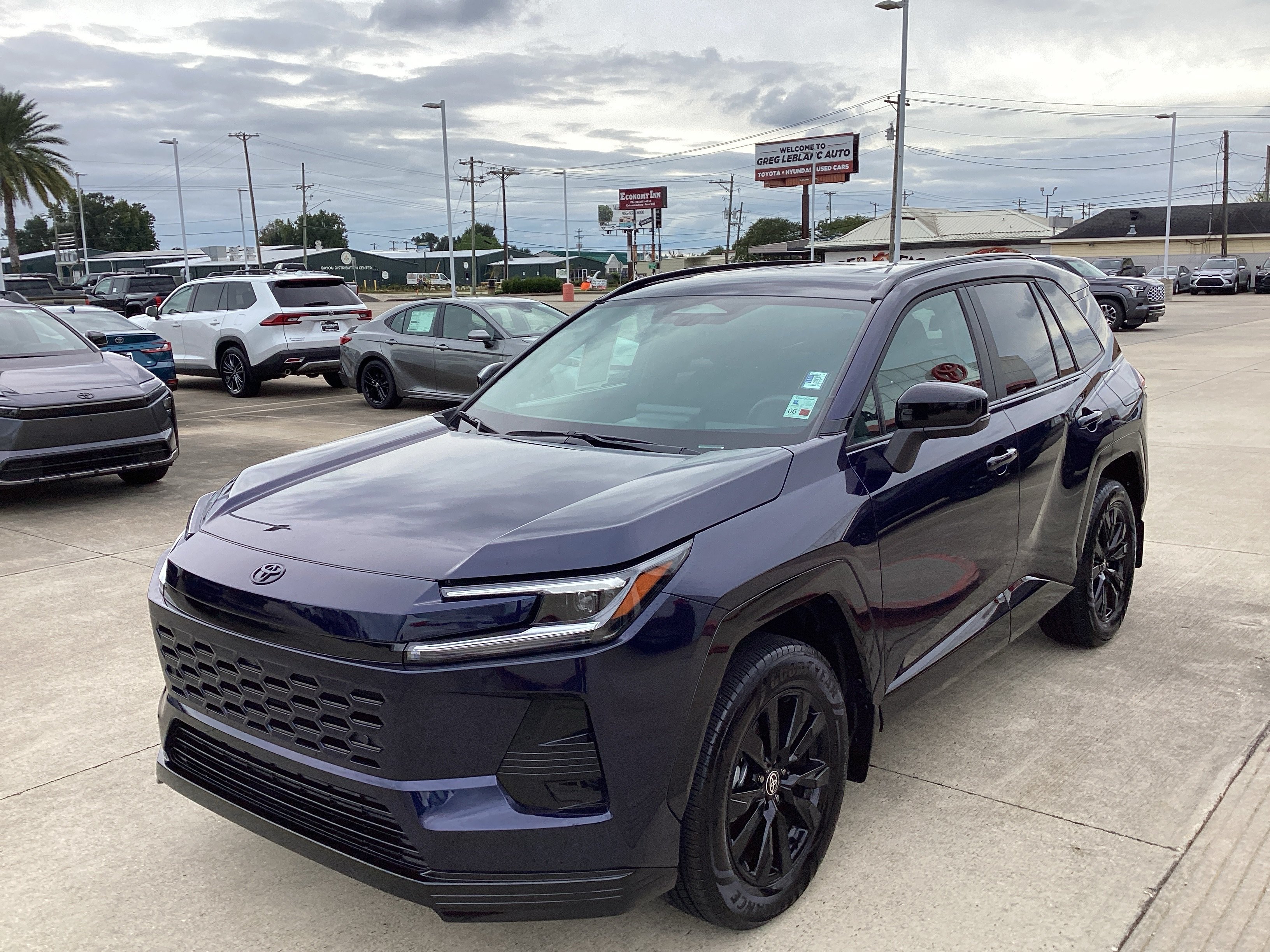 Used 2026 Toyota RAV4 SE FWD image 3