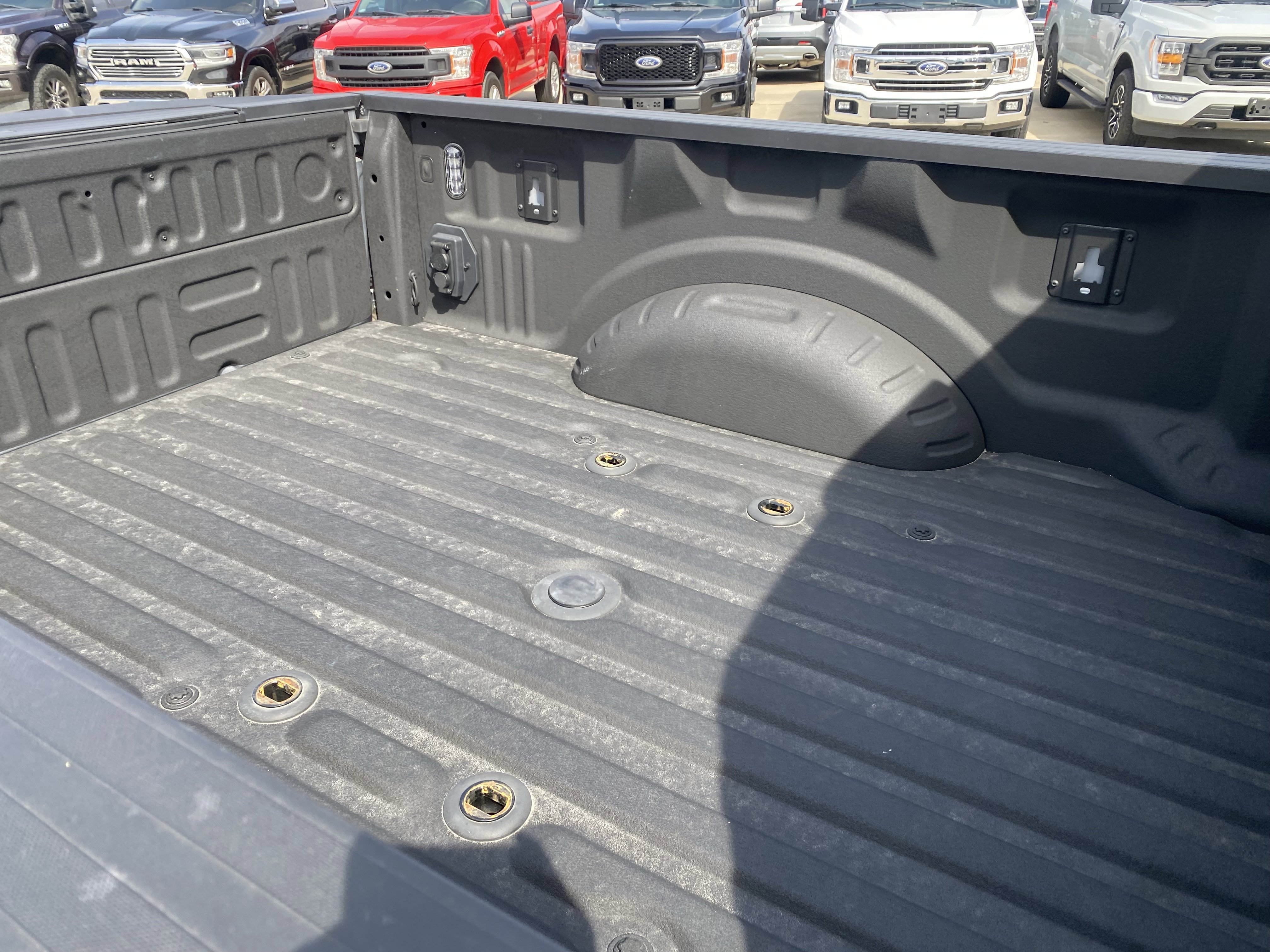 Used 2022 Ford F350 XLT w/ XLT Premium Package AWD/4WD image 9