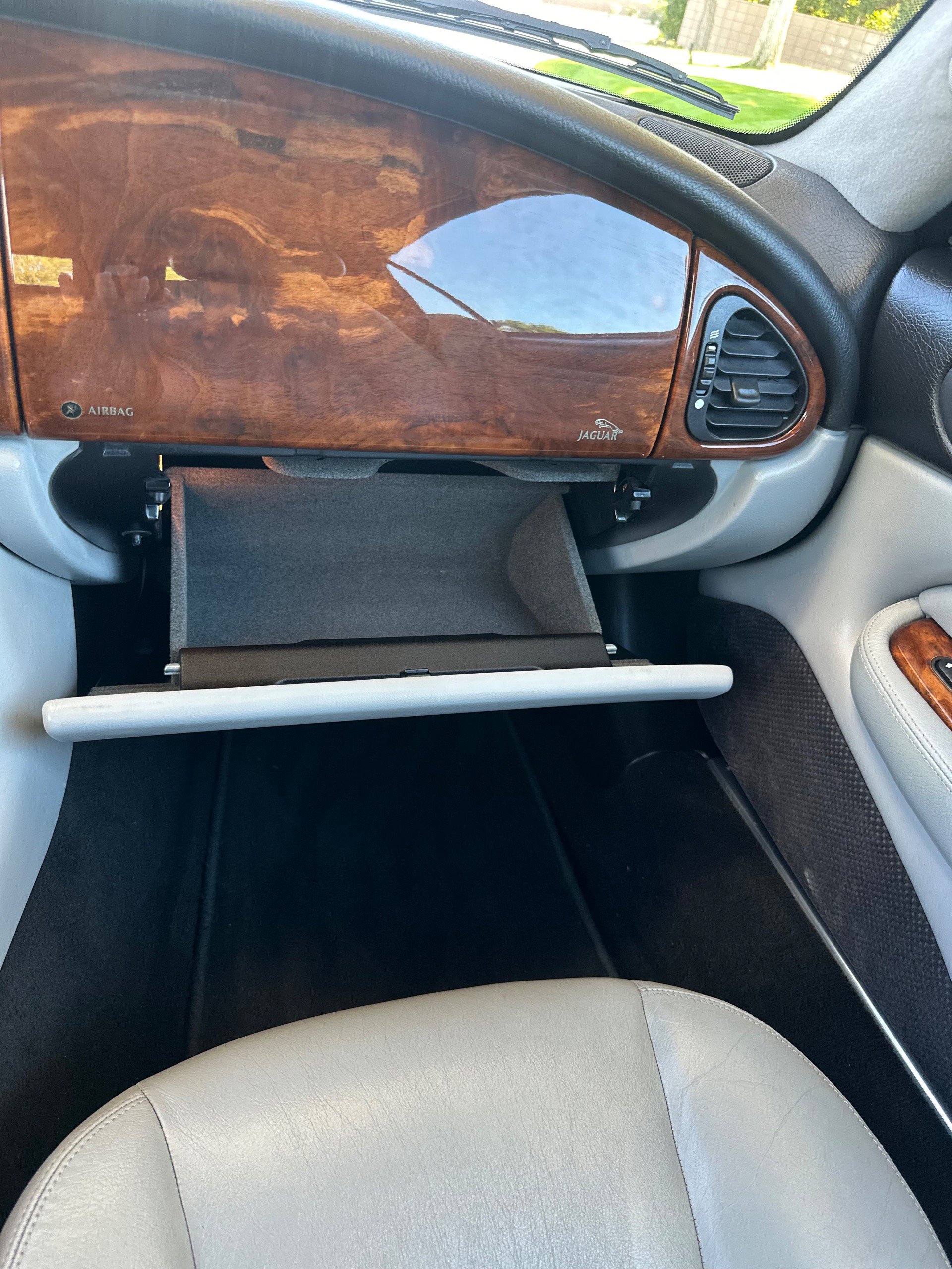 Used 2003 Jaguar XK8 Convertible image 34