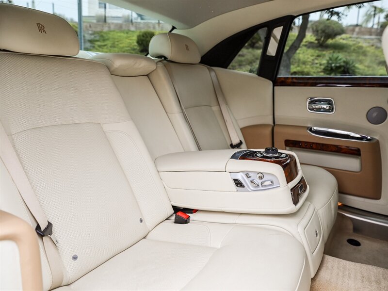 Used 2012 Rolls-Royce Ghost RWD image 38