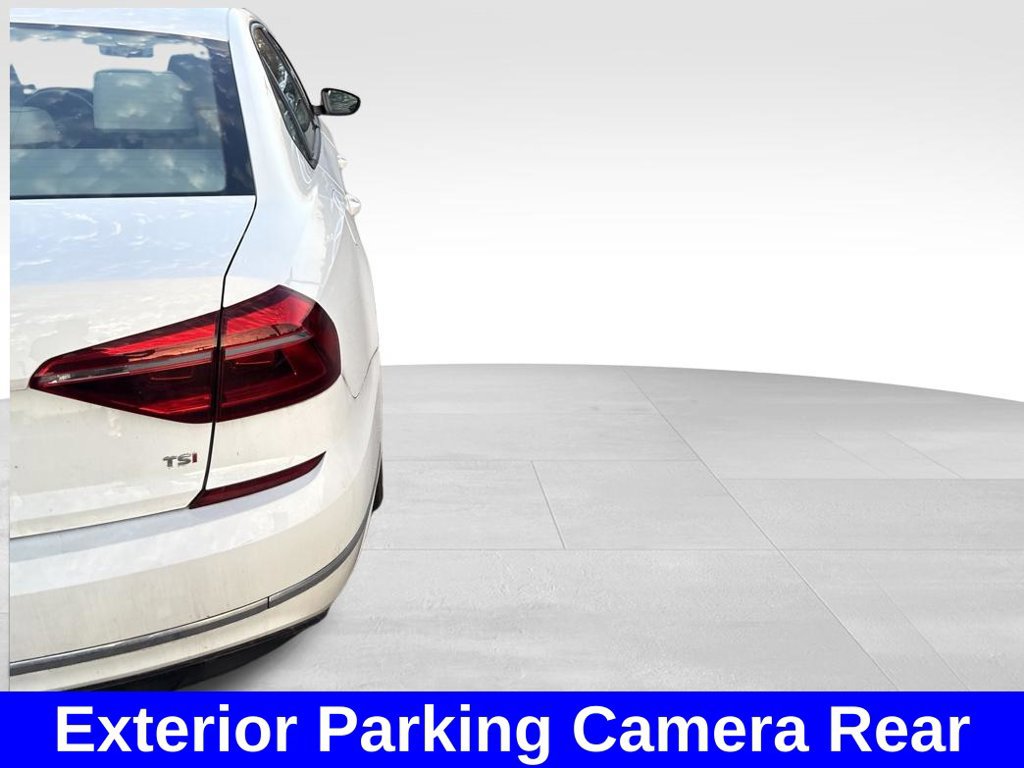 Used 2018 Volkswagen Passat 2.0T R-Line FWD image 5