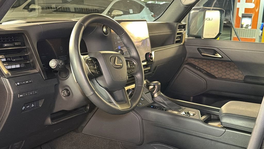 Certified 2024 Lexus GX 550 w/ Accessory Package (Z1) image 23