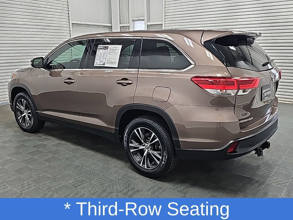 Used 2019 Toyota Highlander LE FWD image 6