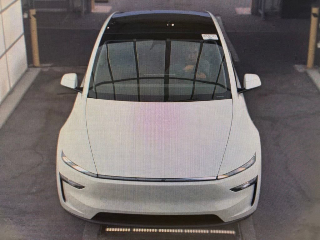 Used 2026 Tesla Model Y Long Range AWD/4WD image 16