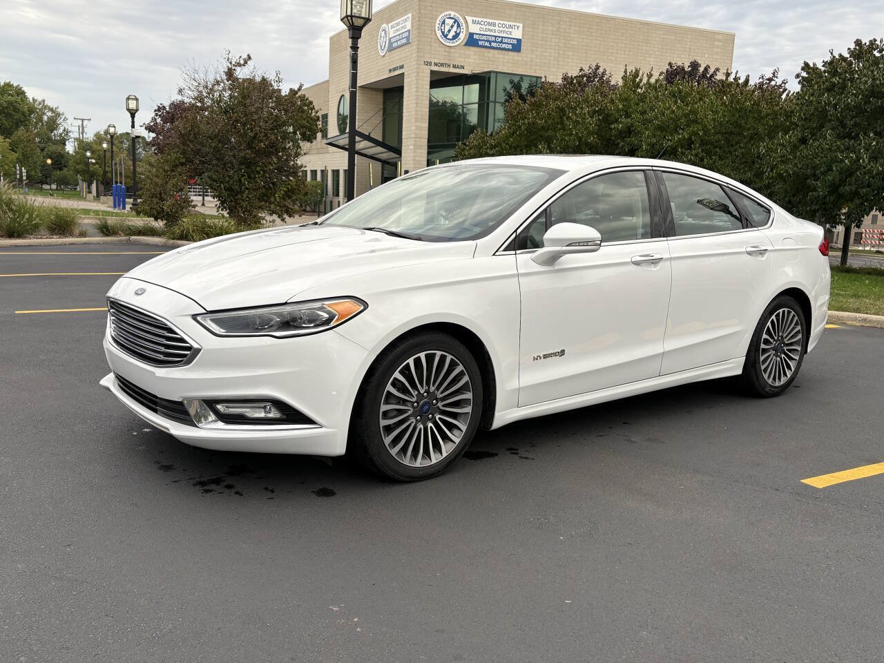 Used 2018 Ford Fusion Titanium FWD image 16