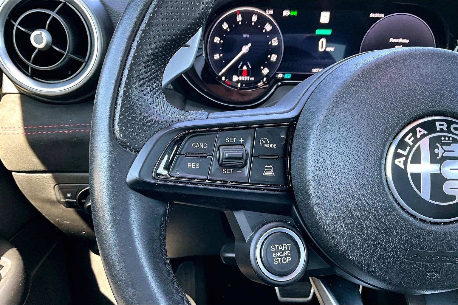 Used 2024 Alfa Romeo Tonale Veloce image 11
