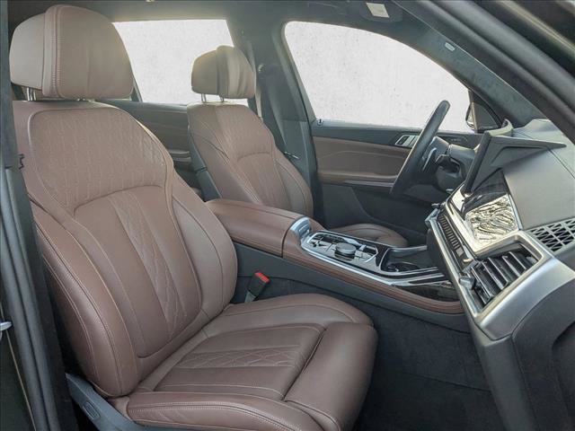 Used 2025 BMW X7 M60i image 23