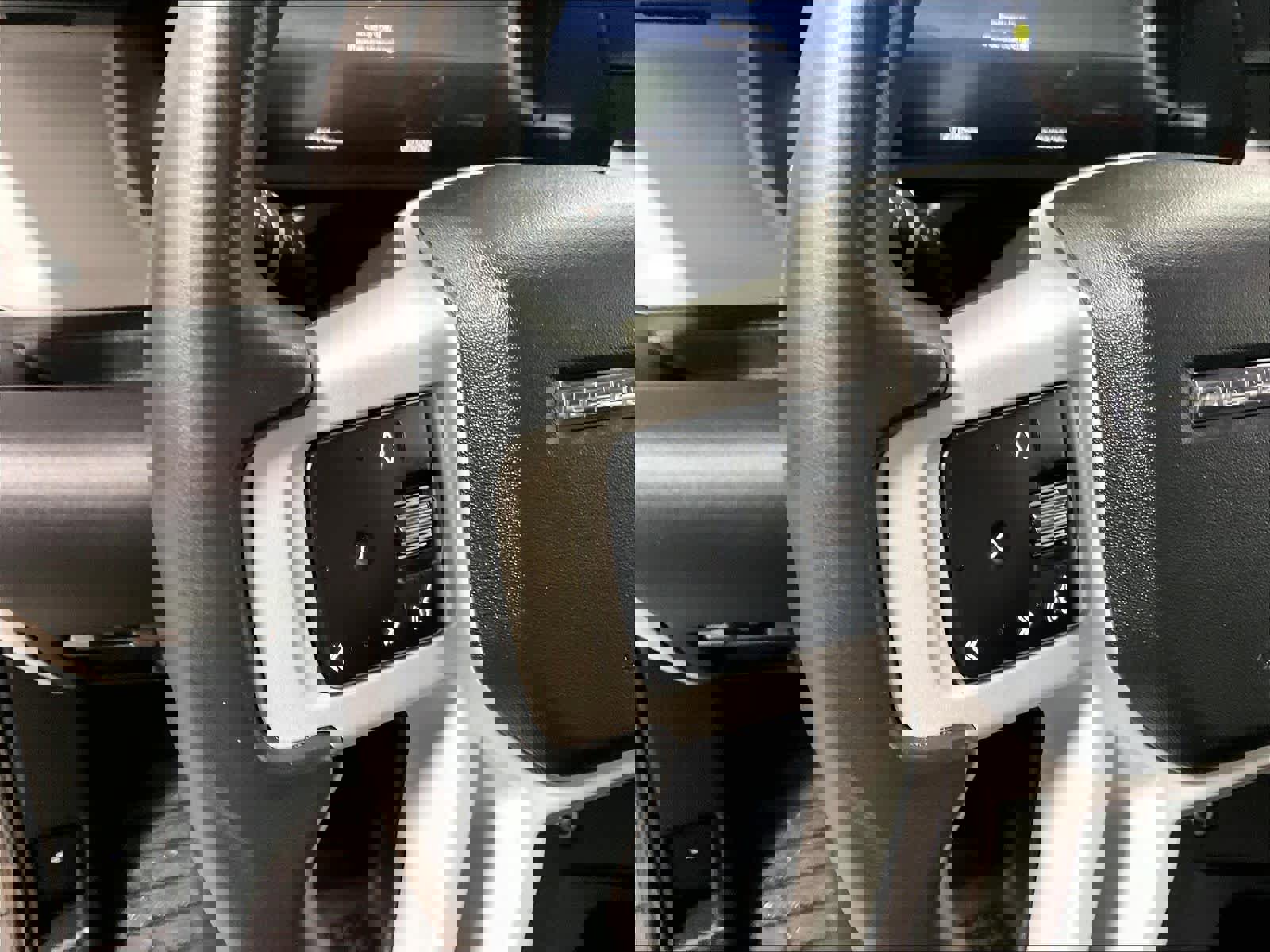 Used 2025 Land Rover Defender 110 S image 24