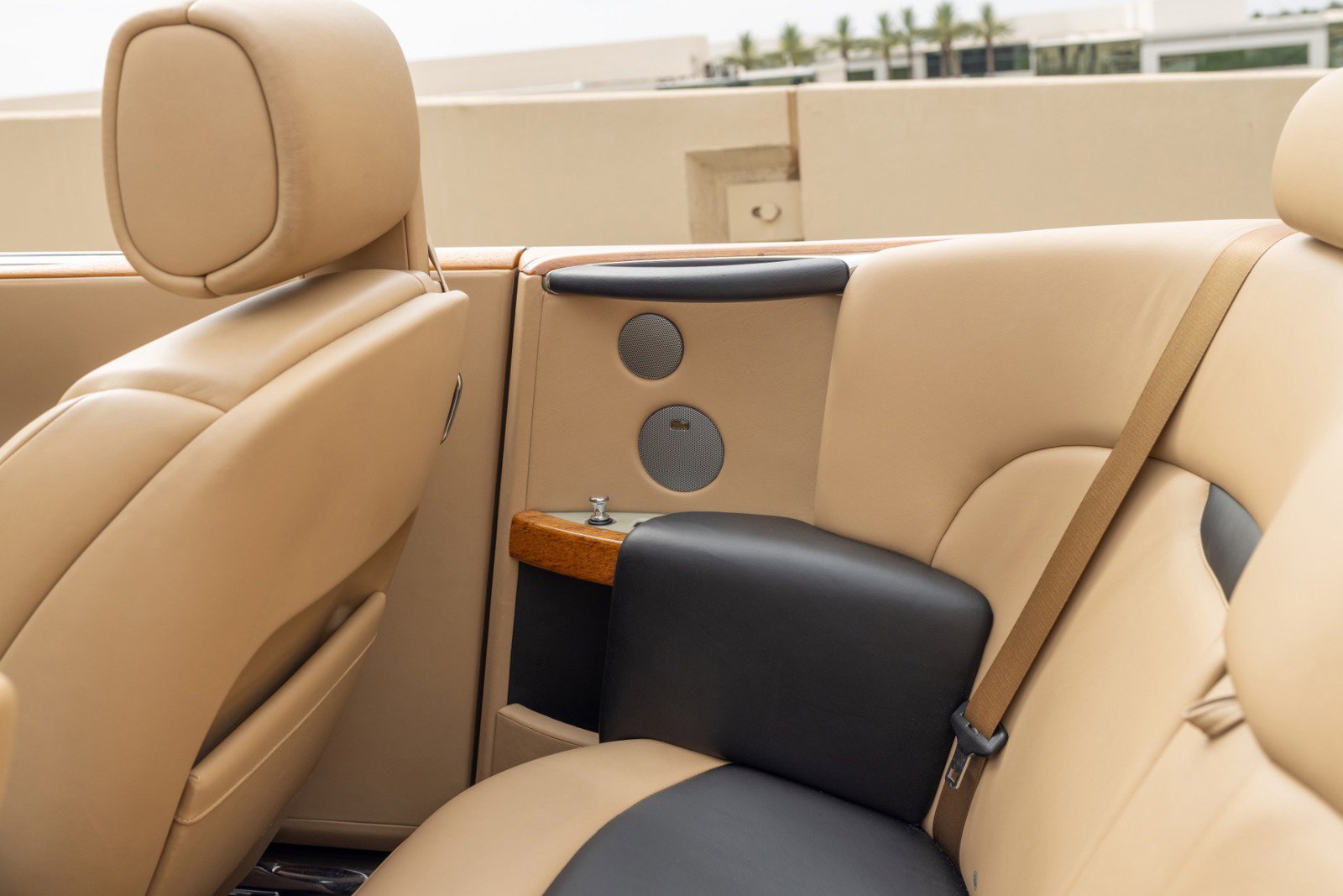 Used 2009 Rolls-Royce Phantom Drophead Coupe image 38