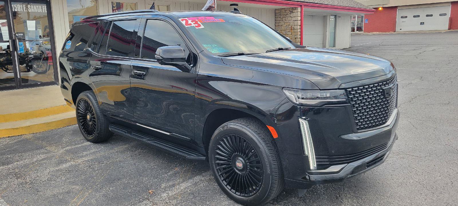 Used 2023 Cadillac Escalade Premium Luxury image 3