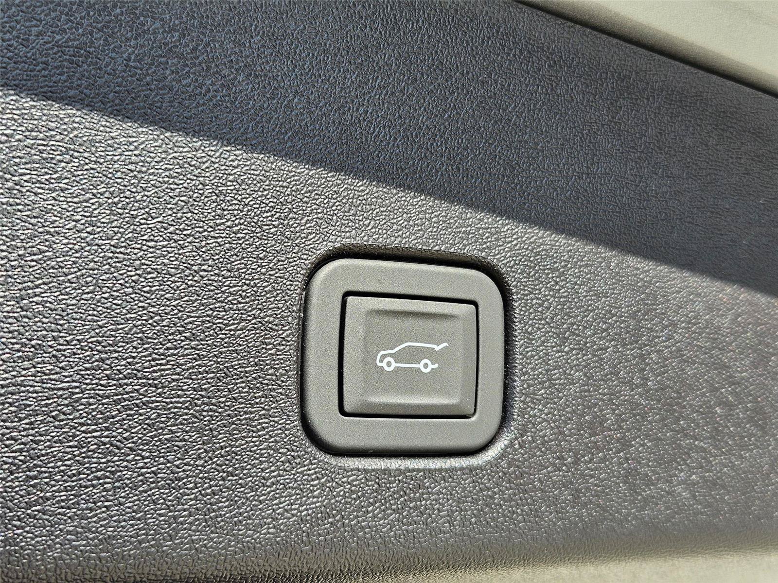 New 2026 Cadillac Optiq Sport 1 w/ LPO, Floor Liner Package AWD/4WD image 30