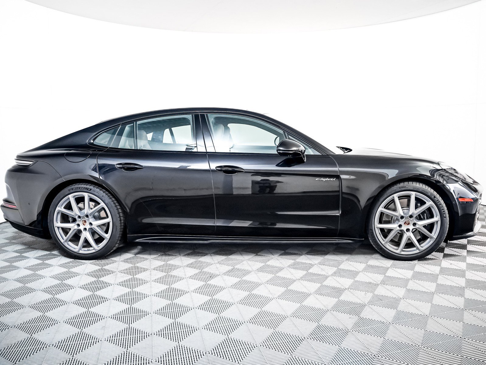 Certified 2025 Porsche Panamera 4S w/ Premium Package image 9