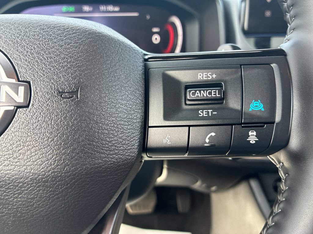 Used 2025 Nissan Rogue SL AWD/4WD image 22