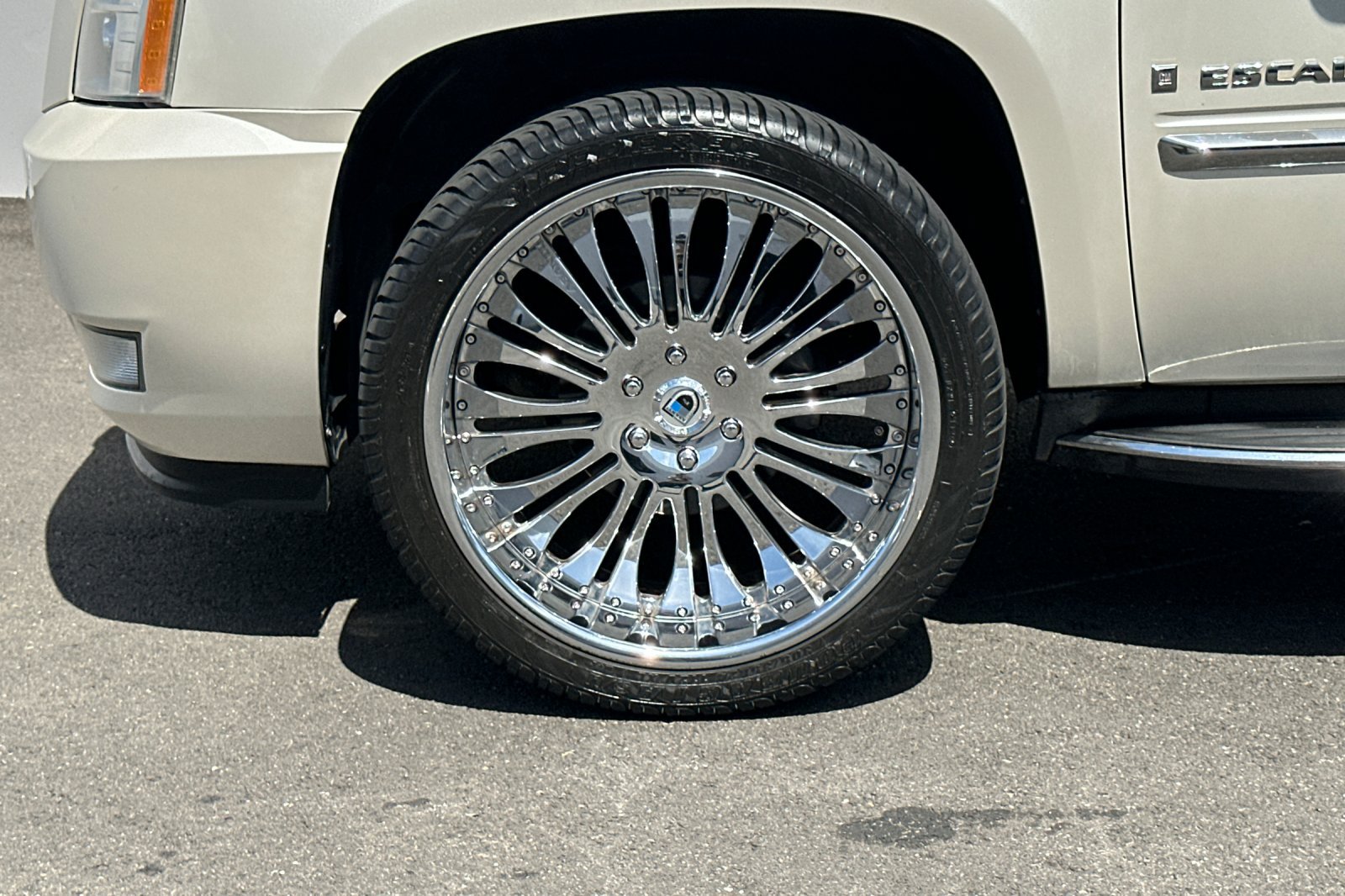 Used 2007 Cadillac Escalade AWD w/ Information Package image 39