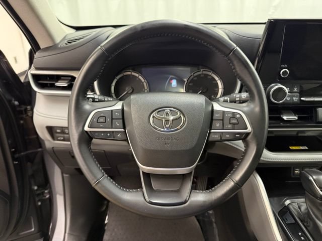 Used 2023 Toyota Highlander XLE AWD/4WD image 13