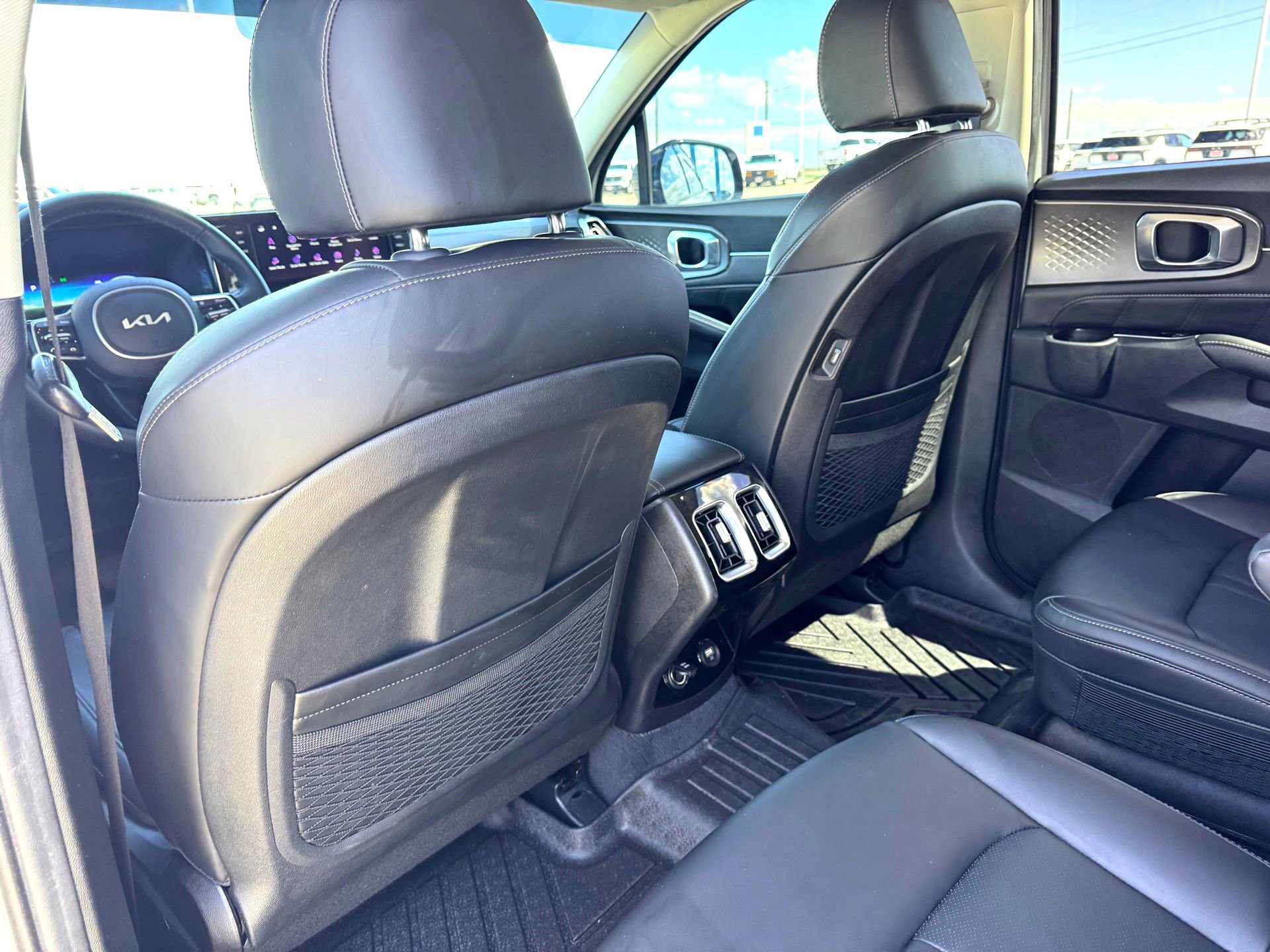 Used 2023 Kia Sorento SX image 19