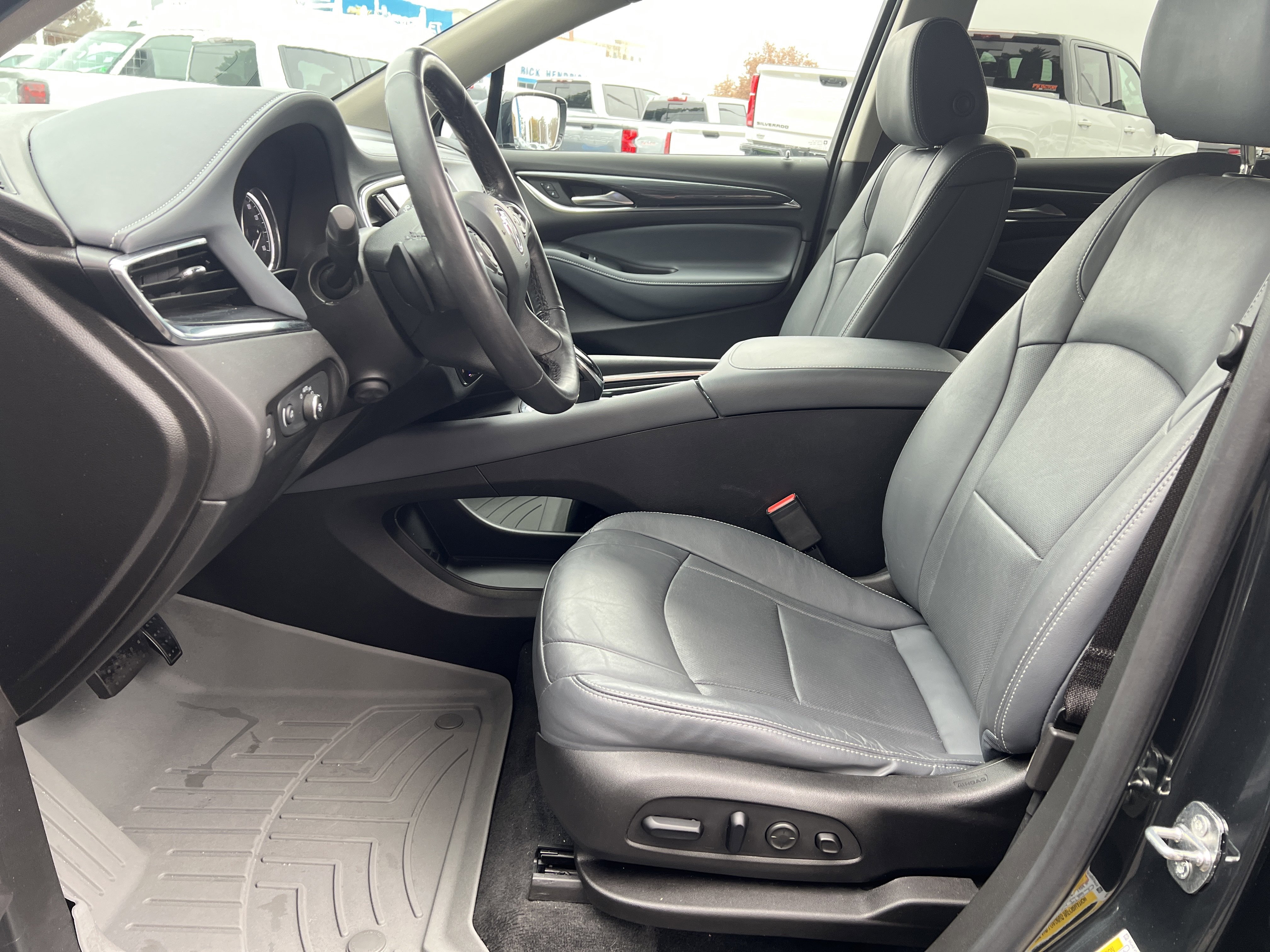 Used 2021 Buick Enclave Premium w/ Sun and Sites Package image 16