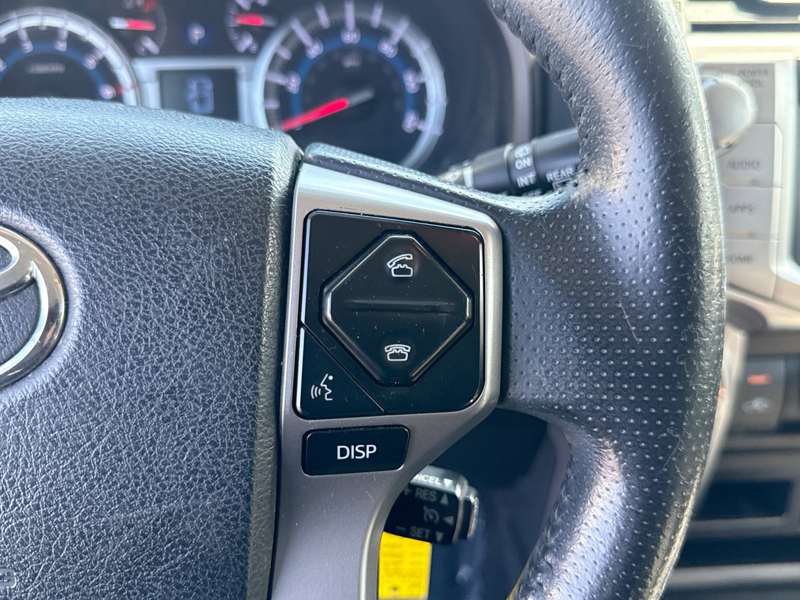 Used 2018 Toyota 4Runner SR5 AWD/4WD image 21