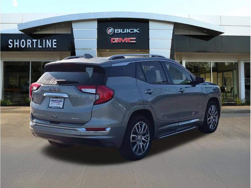 Used 2023 GMC Terrain Denali w/ Denali Premium Package AWD/4WD image 3