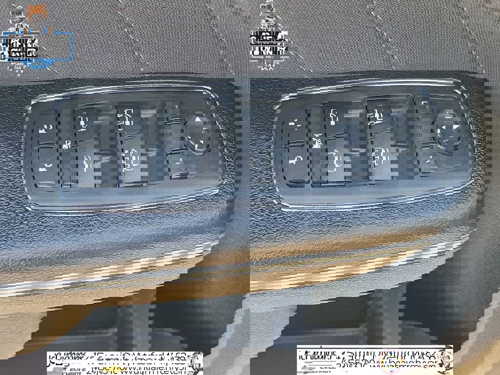 Used 2015 Dodge Charger SXT image 24