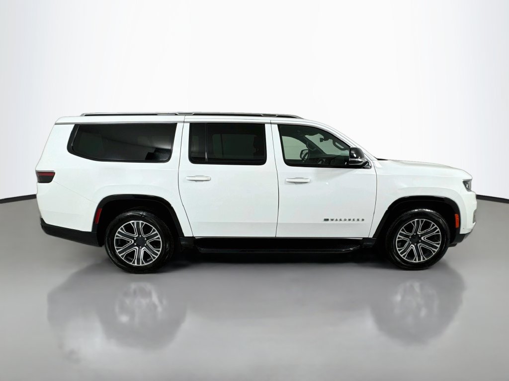 Used 2024 Jeep Wagoneer L Series II w/ Flexible Seating Group AWD/4WD image 9