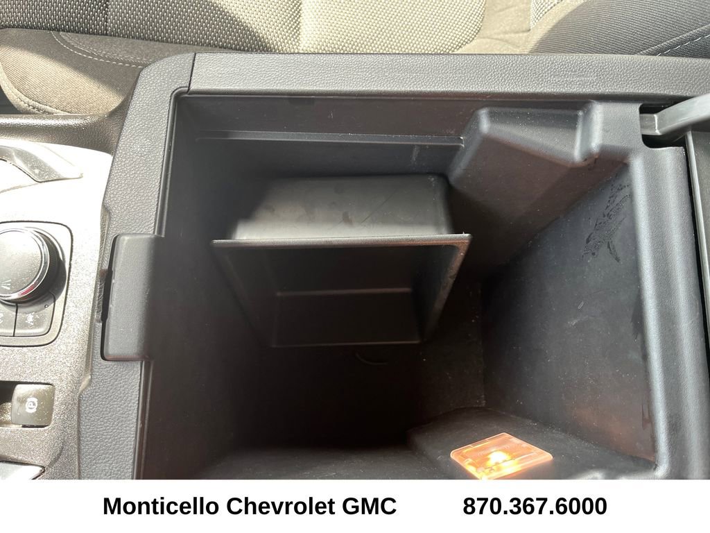 Used 2023 Chevrolet Traverse LT FWD image 23