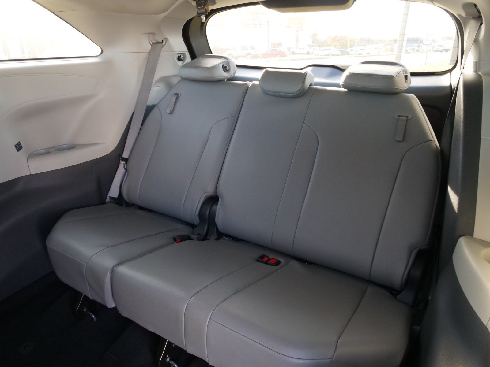 Used 2021 Toyota Sienna XLE FWD image 14