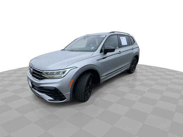 Used 2022 Volkswagen Tiguan SE R-Line image 4
