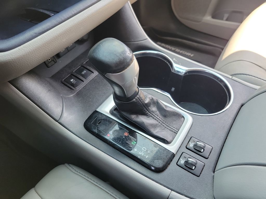 Used 2017 Toyota Highlander XLE FWD image 29