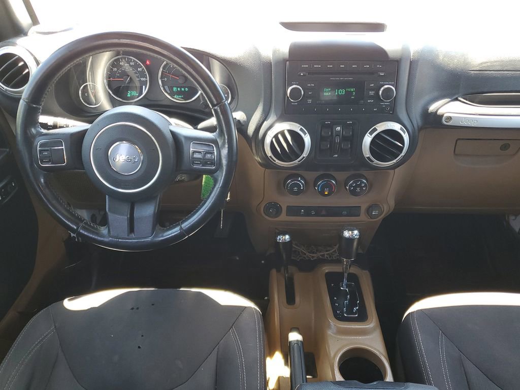 Used 2016 Jeep Wrangler Unlimited Rubicon w/ Max Tow Package AWD/4WD image 19