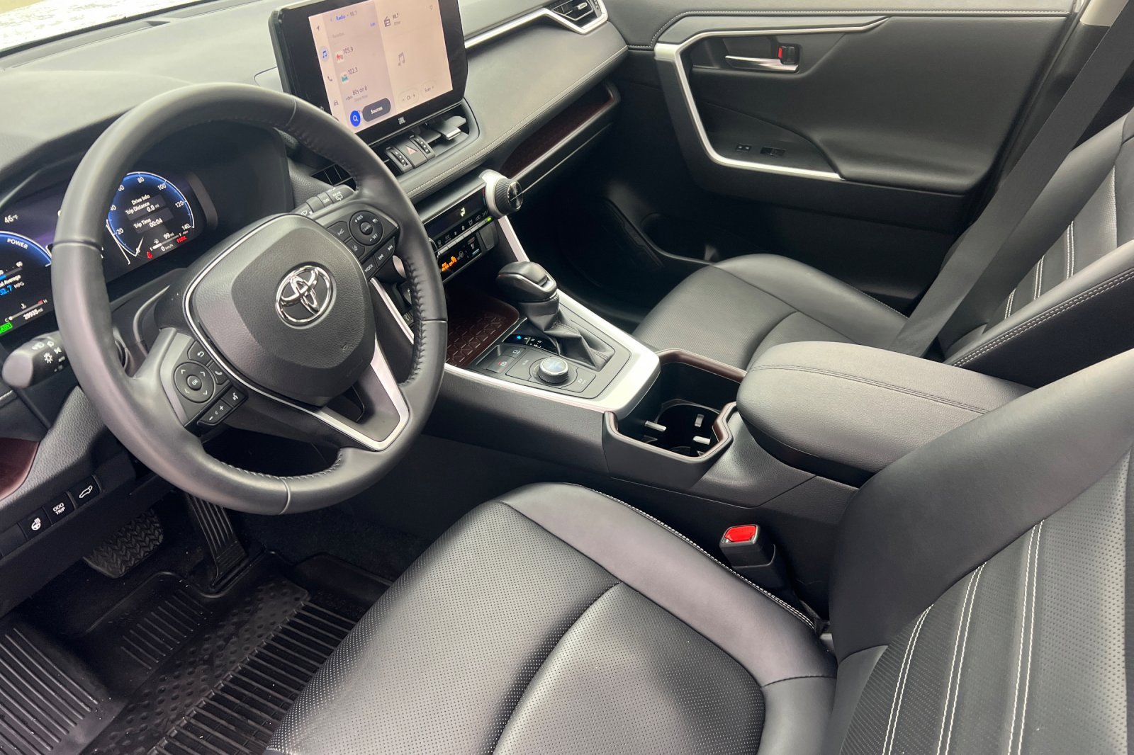 Used 2023 Toyota RAV4 Limited w/ Limited Grade Weather Package image 7