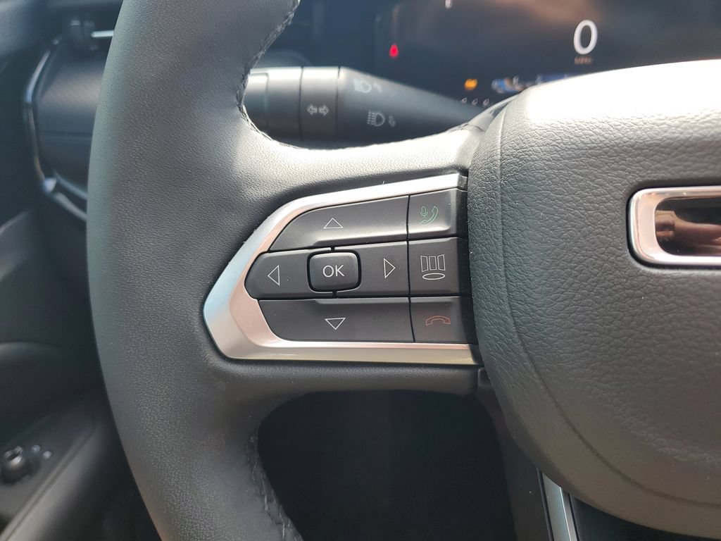Used 2025 Jeep Compass Limited w/ High Altitude Package AWD/4WD image 29
