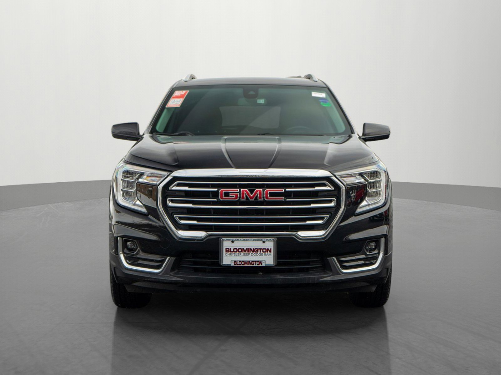 Used 2024 GMC Terrain SLT image 2