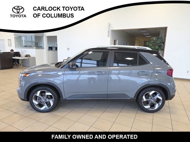 Used 2022 Hyundai Venue Limited FWD image 2