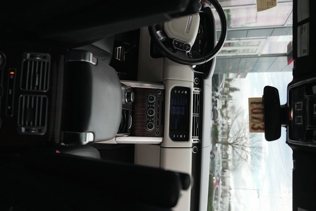Used 2015 Land Rover Range Rover Supercharged AWD/4WD image 19