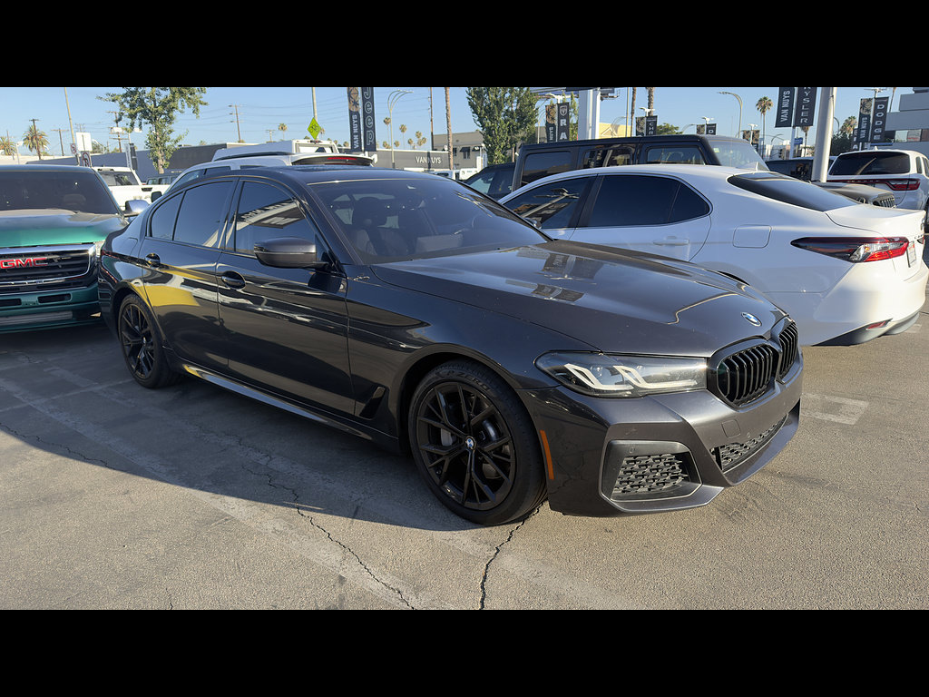 Used 2022 BMW 530i w/ M Sport Package RWD image 2