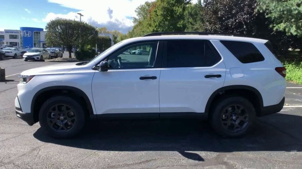 New 2025 Honda Pilot TrailSport image 6