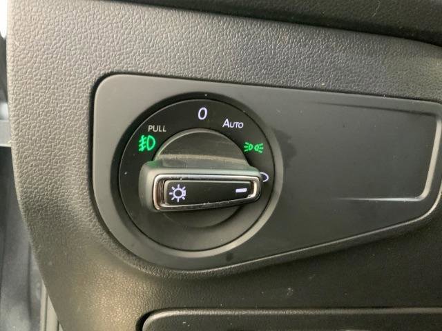 Used 2019 Volkswagen Tiguan SEL Premium image 28