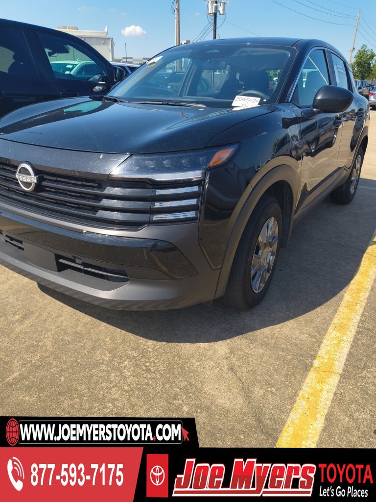 Used 2025 Nissan Kicks S FWD image 1