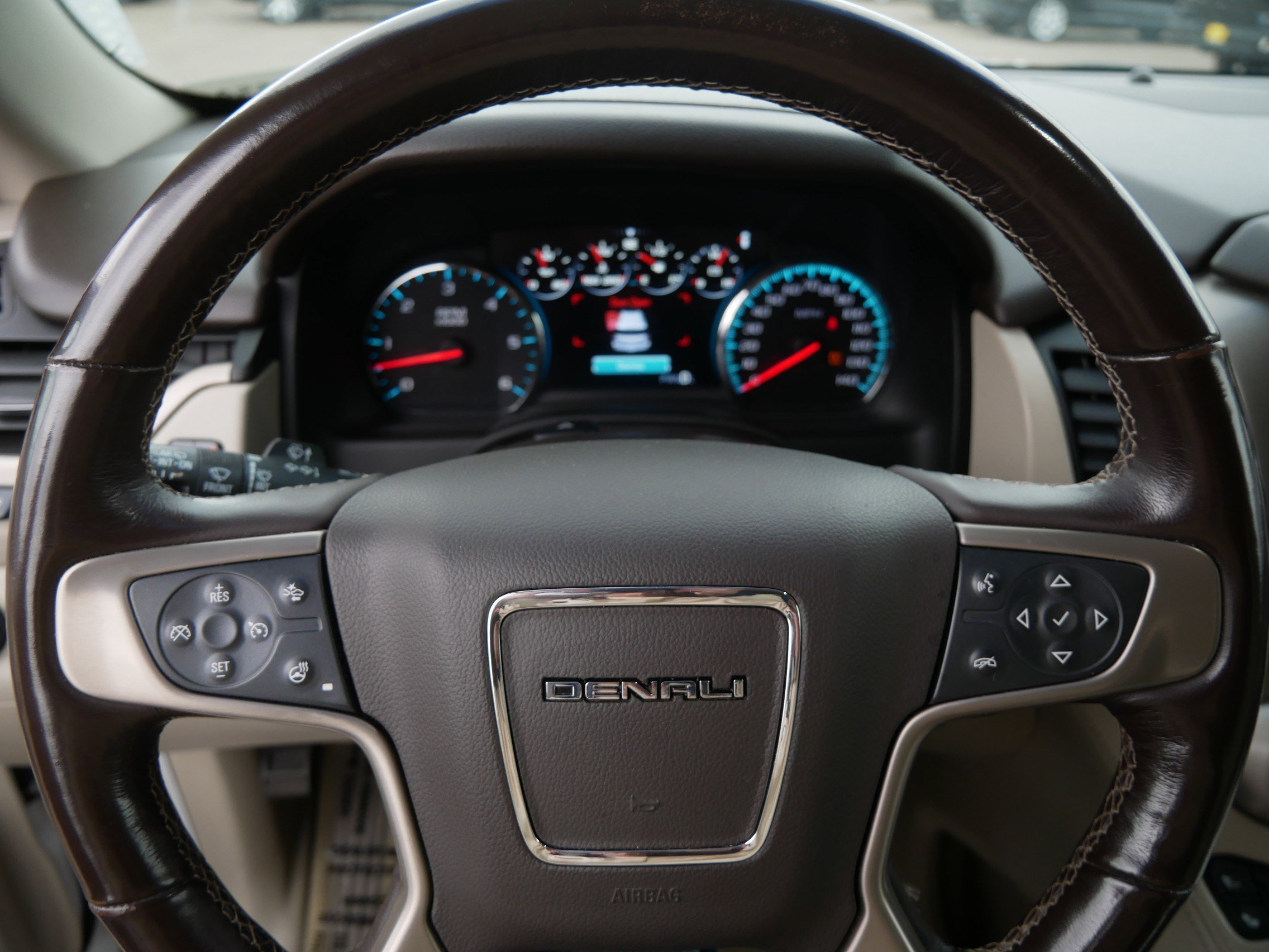 Used 2018 GMC Yukon Denali w/ Enhanced Security Package image 25