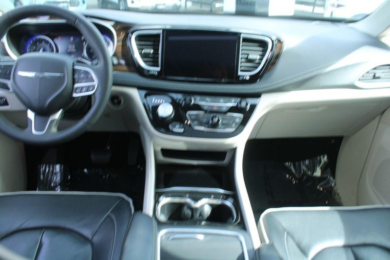 Used 2023 Chrysler Pacifica Limited FWD image 14
