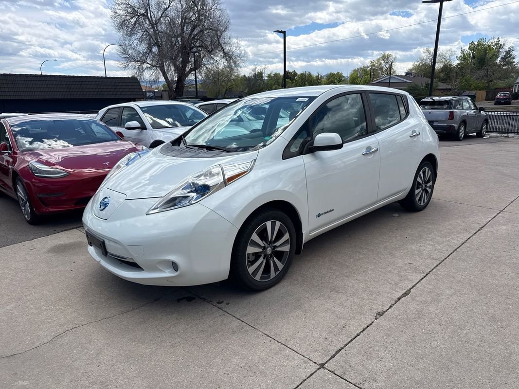 Used 2015 Nissan Leaf SV w/ LED & Quick Charge Package FWD image 4