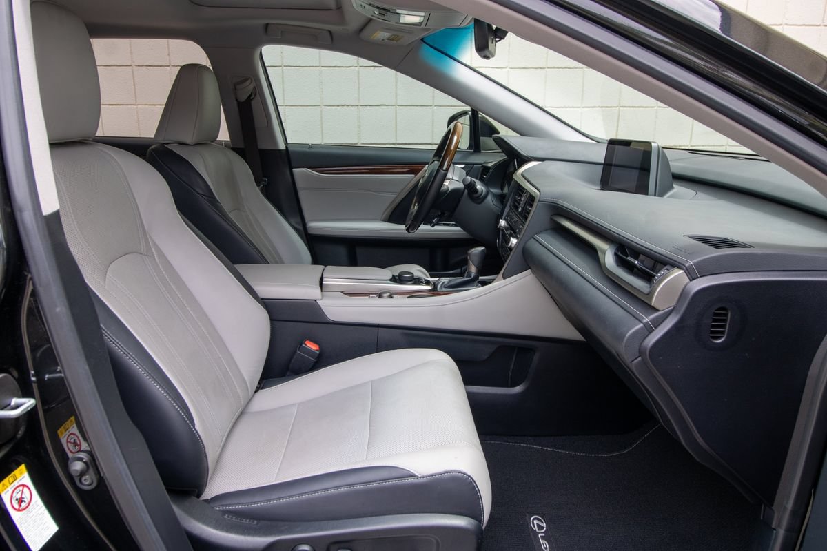 Used 2019 Lexus RX 350L FWD w/ Premium Package image 24