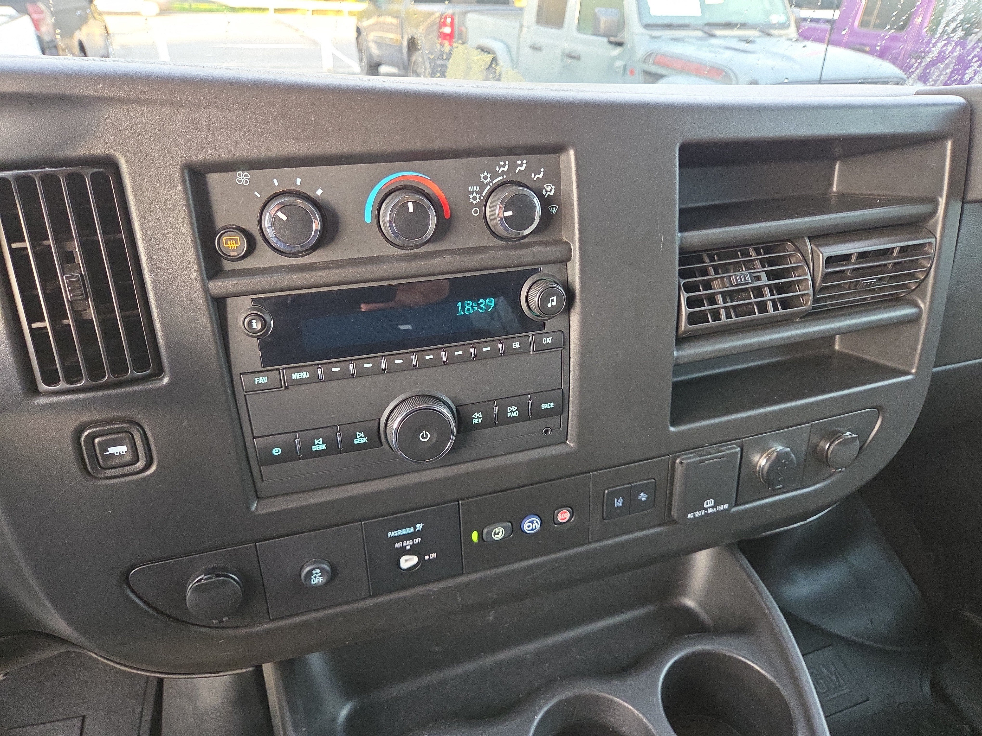 Used 2020 Chevrolet Express 3500 LT w/ LT Preferred Equipment Group RWD image 30